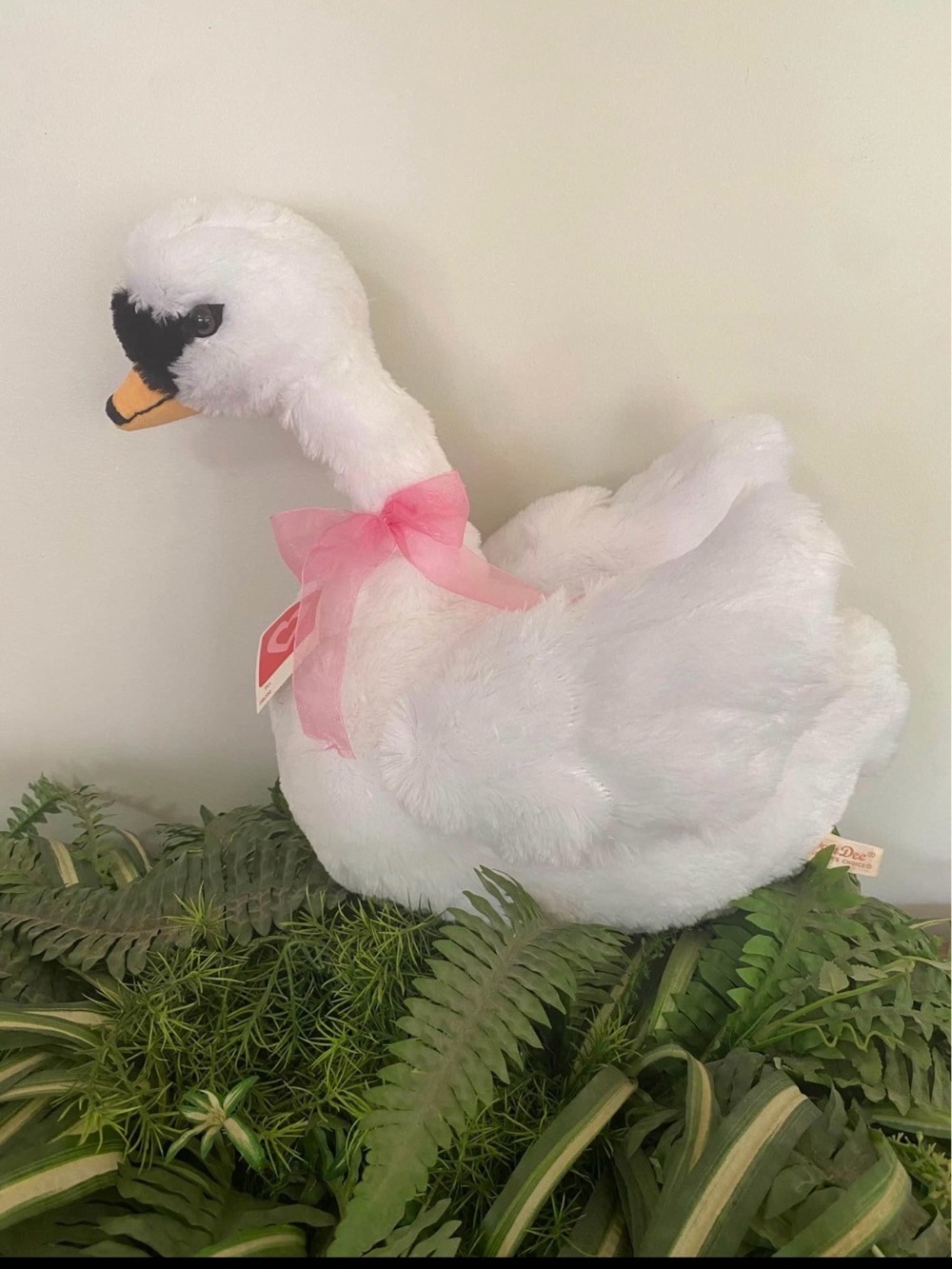 New Dander Plush Swan - Picture 5 of 9
